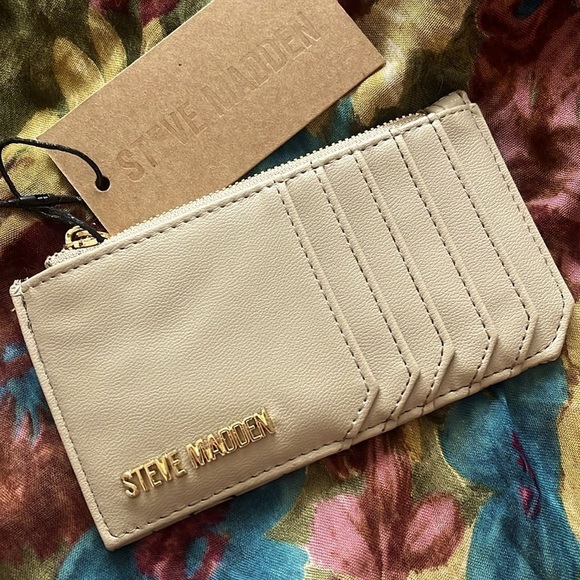 Brand New Steve Madden Card Holder Wallet Neutral Taupe Slim Zippered Metal Logo - Picture 1 of 12
